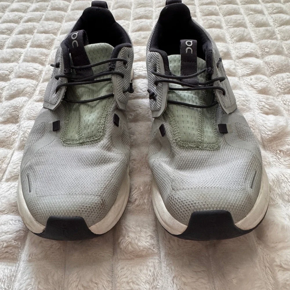 On Running Sky 5.5 Youth Sneakers Athletic Shoes Gray w/ Black Laces